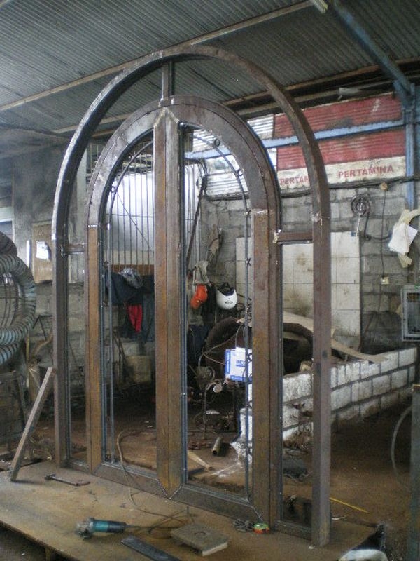 アイアン｜バリ島のアジアン家具・店舗家具の買い付け仕入ならバリ